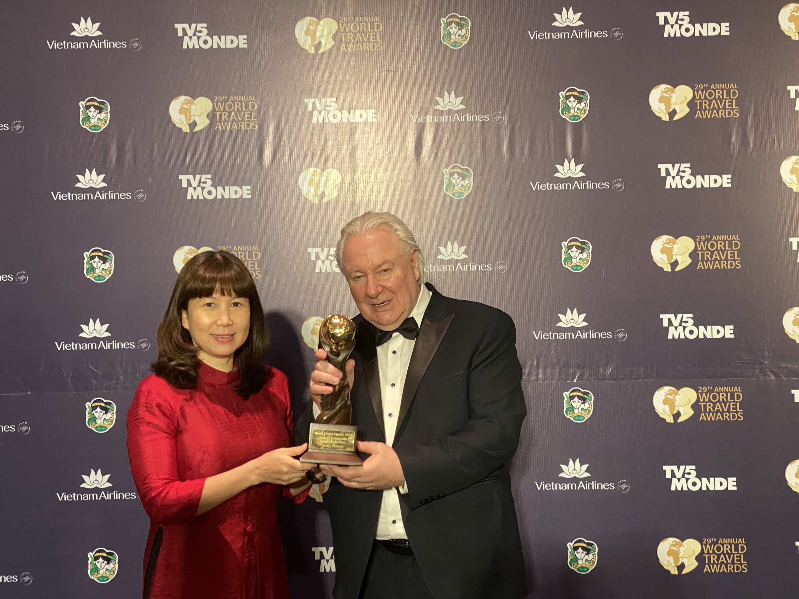 Giám đốc Sở Du lịch Hà Nội, Đặng Hương Giang nhận Giải thưởng Điểm đến du lịch thành phố hàng đầu châu Á năm 2022 của World Travel Awards 2022